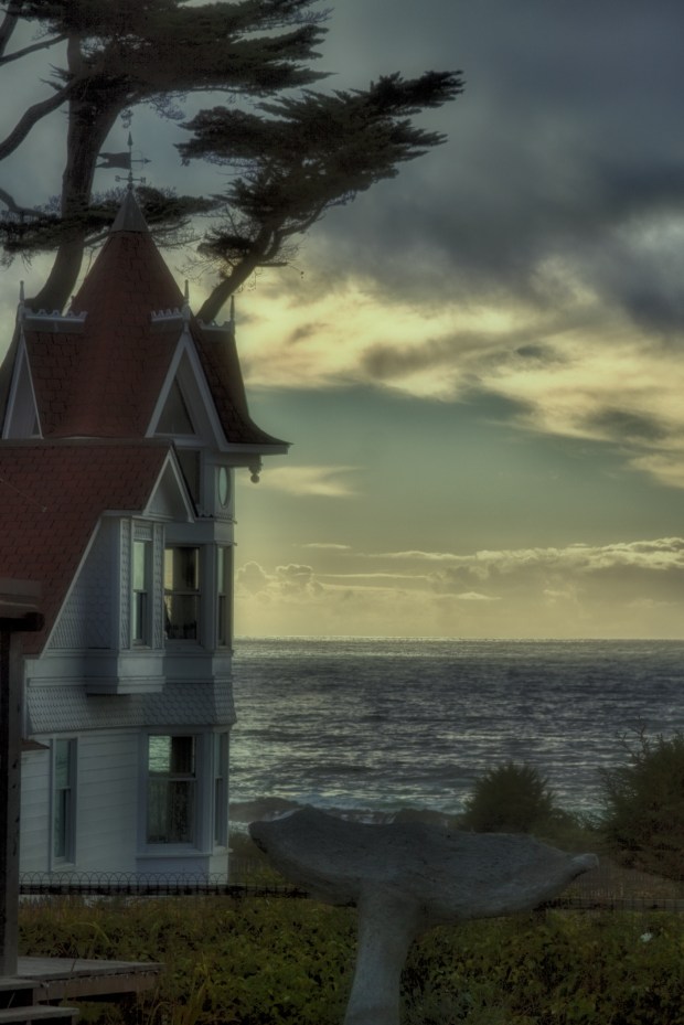 Fairy-tale house on Pacific Coast Highway (yes, that's a concrete whale tail)...